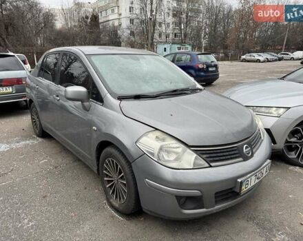 Серый Ниссан Тиида, объемом двигателя 1.8 л и пробегом 240 тыс. км за 4000 $, фото 1 на Automoto.ua