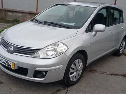 Серый Ниссан Тиида, объемом двигателя 1.6 л и пробегом 198 тыс. км за 7200 $, фото 1 на Automoto.ua