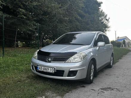 Серый Ниссан Тиида, объемом двигателя 1.6 л и пробегом 177 тыс. км за 5600 $, фото 1 на Automoto.ua