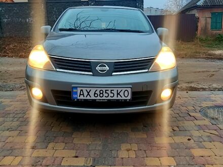 Серый Ниссан Тиида, объемом двигателя 1.6 л и пробегом 217 тыс. км за 5200 $, фото 1 на Automoto.ua