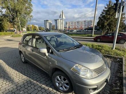 Сірий Ніссан Тііда, об'ємом двигуна 1.6 л та пробігом 196 тис. км за 5800 $, фото 1 на Automoto.ua