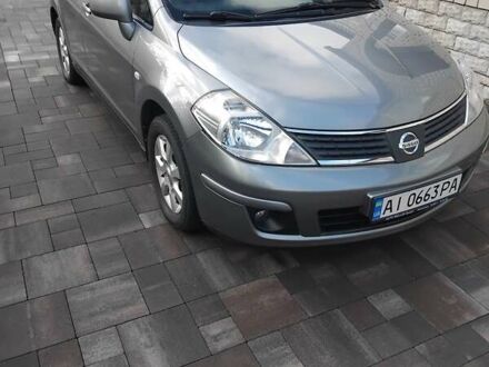 Серый Ниссан Тиида, объемом двигателя 1.6 л и пробегом 208 тыс. км за 6500 $, фото 1 на Automoto.ua