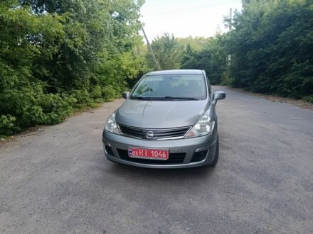 Ниссан Тиида 2010 в Тульчине на Automoto.ua Серый Ниссан Тиида, объемом двигателя 1.6 л и пробегом 128 тыс. км за 5800 $, фото 1 на Automoto.ua