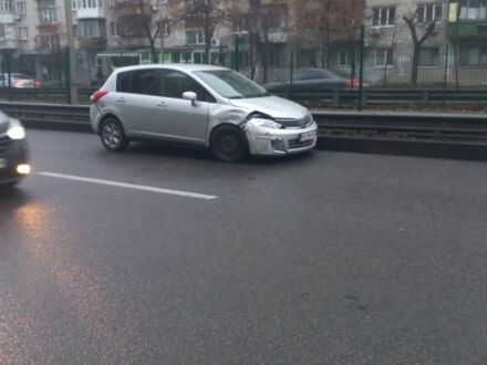 Серый Ниссан Тиида, объемом двигателя 1.5 л и пробегом 50 тыс. км за 5000 $, фото 1 на Automoto.ua