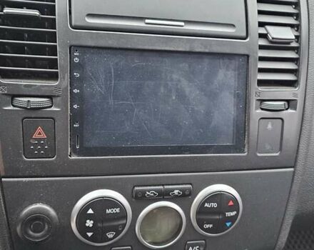 Синий Ниссан Тиида, объемом двигателя 1.6 л и пробегом 200 тыс. км за 2500 $, фото 10 на Automoto.ua