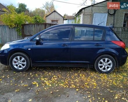 Синий Ниссан Тиида, объемом двигателя 1.6 л и пробегом 200 тыс. км за 6000 $, фото 2 на Automoto.ua
