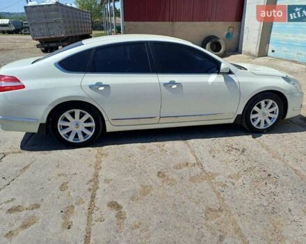 Белый Ниссан Теана, объемом двигателя 2.5 л и пробегом 331 тыс. км за 7500 $, фото 5 на Automoto.ua