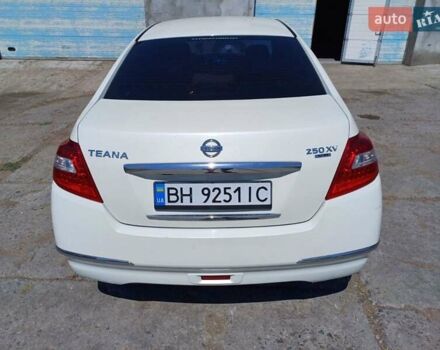Белый Ниссан Теана, объемом двигателя 2.5 л и пробегом 331 тыс. км за 7500 $, фото 2 на Automoto.ua