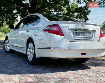 Белый Ниссан Теана, объемом двигателя 3.5 л и пробегом 225 тыс. км за 5650 $, фото 16 на Automoto.ua