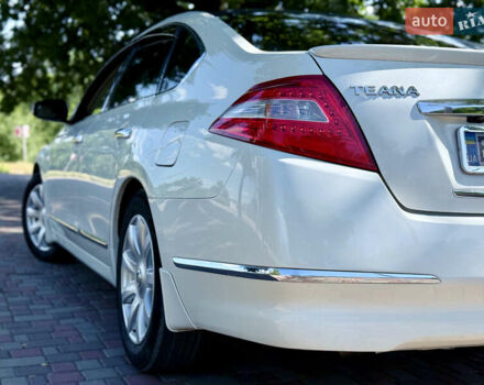 Белый Ниссан Теана, объемом двигателя 3.5 л и пробегом 225 тыс. км за 5650 $, фото 17 на Automoto.ua