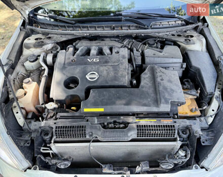 Белый Ниссан Теана, объемом двигателя 3.5 л и пробегом 225 тыс. км за 5650 $, фото 48 на Automoto.ua