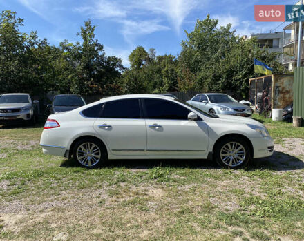 Белый Ниссан Теана, объемом двигателя 2.5 л и пробегом 244 тыс. км за 11300 $, фото 1 на Automoto.ua