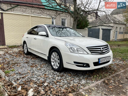 Белый Ниссан Теана, объемом двигателя 2.5 л и пробегом 240 тыс. км за 8499 $, фото 1 на Automoto.ua
