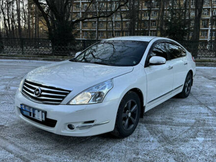 Белый Ниссан Теана, объемом двигателя 2.5 л и пробегом 209 тыс. км за 10900 $, фото 1 на Automoto.ua
