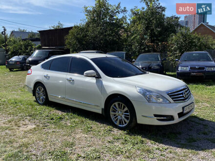 Белый Ниссан Теана, объемом двигателя 2.5 л и пробегом 244 тыс. км за 11300 $, фото 1 на Automoto.ua