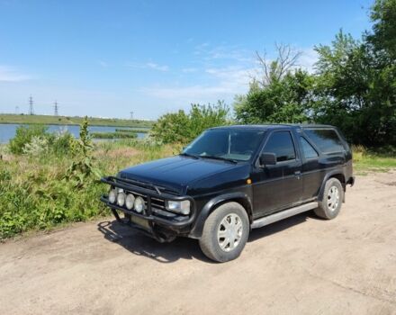 Черный Ниссан Террано, объемом двигателя 2.4 л и пробегом 200 тыс. км за 2600 $, фото 1 на Automoto.ua