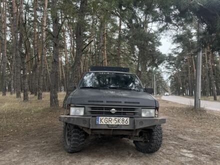 Красный Ниссан Террано, объемом двигателя 2.7 л и пробегом 242 тыс. км за 2800 $, фото 1 на Automoto.ua