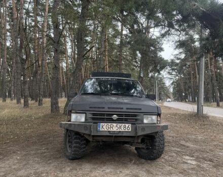 Червоний Ніссан Террано, об'ємом двигуна 2.7 л та пробігом 242 тис. км за 2800 $, фото 1 на Automoto.ua