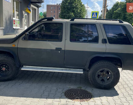 Серый Ниссан Террано, объемом двигателя 2.66 л и пробегом 250 тыс. км за 4999 $, фото 1 на Automoto.ua