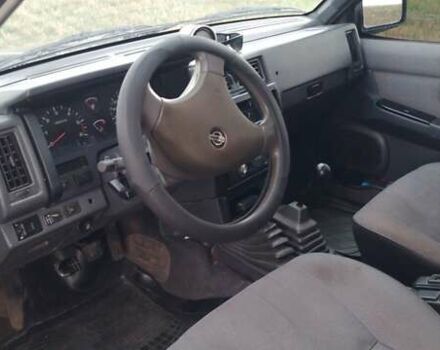 Синий Ниссан Террано, объемом двигателя 2.37 л и пробегом 360 тыс. км за 4500 $, фото 11 на Automoto.ua