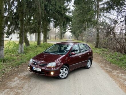 Красный Ниссан Тино, объемом двигателя 1.8 л и пробегом 226 тыс. км за 3400 $, фото 1 на Automoto.ua