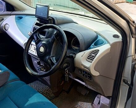 Серый Ниссан Тино, объемом двигателя 2 л и пробегом 315 тыс. км за 1100 $, фото 2 на Automoto.ua