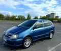 Синий Ниссан Тино, объемом двигателя 2 л и пробегом 215 тыс. км за 2850 $, фото 1 на Automoto.ua