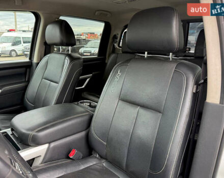 Белый Ниссан Титан, объемом двигателя 4.98 л и пробегом 330 тыс. км за 30000 $, фото 10 на Automoto.ua