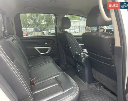 Белый Ниссан Титан, объемом двигателя 4.98 л и пробегом 330 тыс. км за 30000 $, фото 14 на Automoto.ua