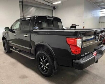 Черный Ниссан Титан, объемом двигателя 5.5 л и пробегом 150 тыс. км за 25000 $, фото 4 на Automoto.ua