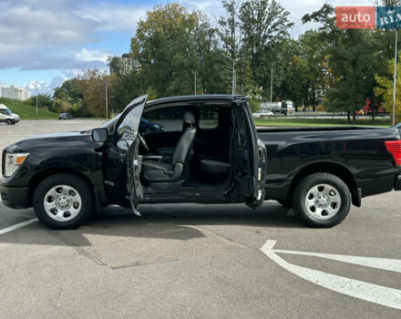 Черный Ниссан Титан, объемом двигателя 5.55 л и пробегом 47 тыс. км за 24900 $, фото 15 на Automoto.ua