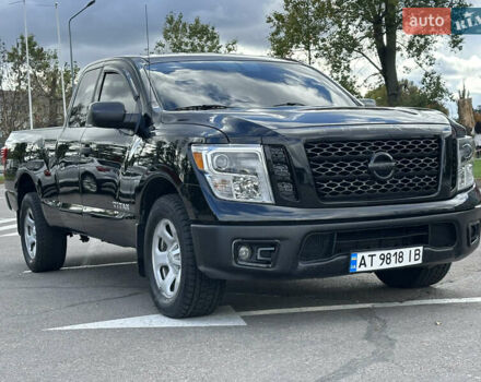 Черный Ниссан Титан, объемом двигателя 5.55 л и пробегом 47 тыс. км за 24900 $, фото 11 на Automoto.ua