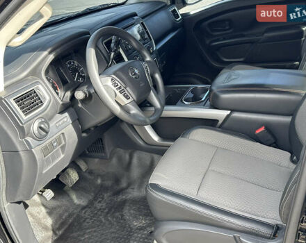 Черный Ниссан Титан, объемом двигателя 5.55 л и пробегом 47 тыс. км за 24900 $, фото 19 на Automoto.ua