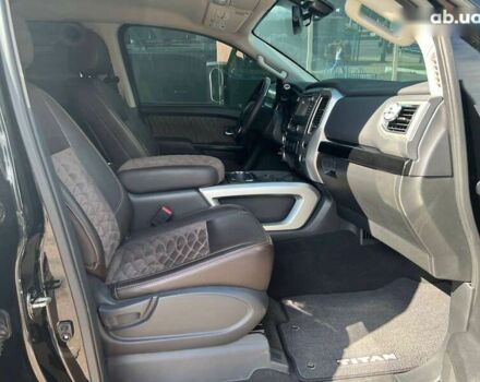 Черный Ниссан Титан, объемом двигателя 5.6 л и пробегом 69 тыс. км за 39999 $, фото 9 на Automoto.ua