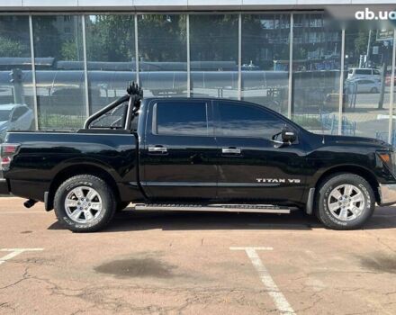 Черный Ниссан Титан, объемом двигателя 5.6 л и пробегом 69 тыс. км за 39999 $, фото 5 на Automoto.ua