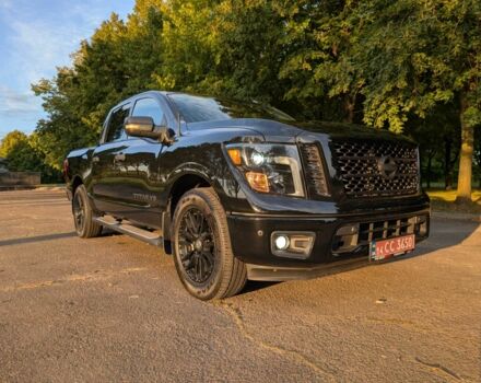 Черный Ниссан Титан, объемом двигателя 5.6 л и пробегом 160 тыс. км за 26999 $, фото 3 на Automoto.ua