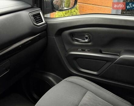 Черный Ниссан Титан, объемом двигателя 5.56 л и пробегом 160 тыс. км за 29999 $, фото 36 на Automoto.ua