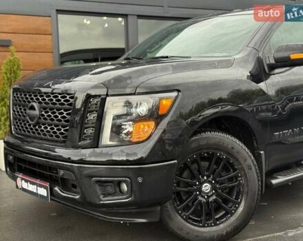 Черный Ниссан Титан, объемом двигателя 5.56 л и пробегом 160 тыс. км за 29999 $, фото 3 на Automoto.ua