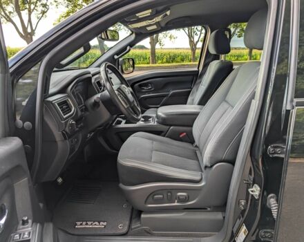 Черный Ниссан Титан, объемом двигателя 5.6 л и пробегом 160 тыс. км за 26999 $, фото 18 на Automoto.ua