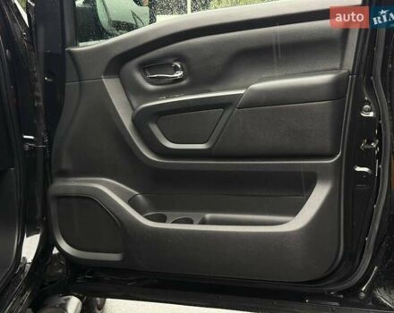 Черный Ниссан Титан, объемом двигателя 5.56 л и пробегом 160 тыс. км за 29999 $, фото 58 на Automoto.ua