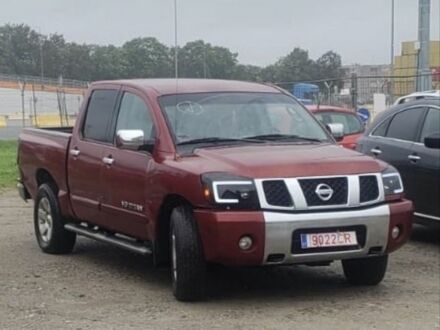 Красный Ниссан Титан, объемом двигателя 5.6 л и пробегом 250 тыс. км за 5000 $, фото 1 на Automoto.ua