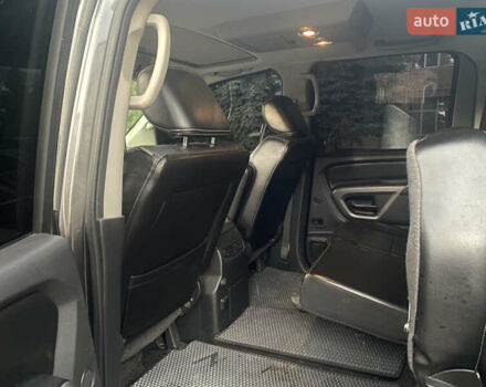 Серый Ниссан Титан, объемом двигателя 5.55 л и пробегом 143 тыс. км за 19500 $, фото 4 на Automoto.ua