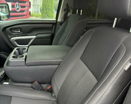 Синий Ниссан Титан, объемом двигателя 5.56 л и пробегом 145 тыс. км за 29500 $, фото 7 на Automoto.ua