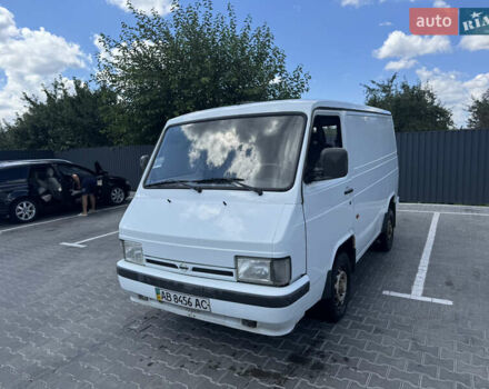 Белый Ниссан Трейд, объемом двигателя 2.28 л и пробегом 350 тыс. км за 2500 $, фото 1 на Automoto.ua