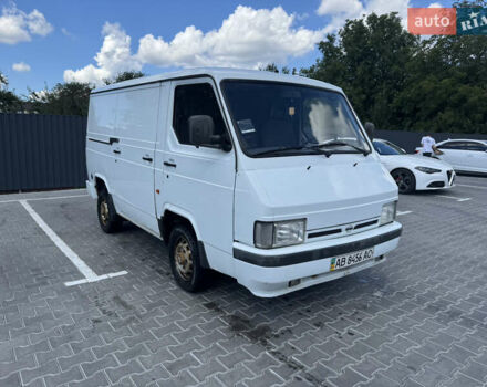 Белый Ниссан Трейд, объемом двигателя 2.28 л и пробегом 350 тыс. км за 2500 $, фото 2 на Automoto.ua