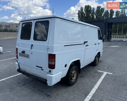 Белый Ниссан Трейд, объемом двигателя 2.28 л и пробегом 350 тыс. км за 2500 $, фото 4 на Automoto.ua