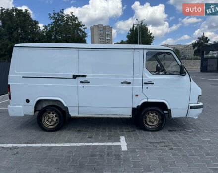 Белый Ниссан Трейд, объемом двигателя 2.28 л и пробегом 350 тыс. км за 2500 $, фото 3 на Automoto.ua