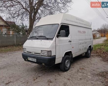 Белый Ниссан Трейд, объемом двигателя 2.95 л и пробегом 380 тыс. км за 3000 $, фото 1 на Automoto.ua