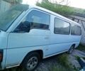 Белый Ниссан Урван, объемом двигателя 2.7 л и пробегом 300 тыс. км за 25000 $, фото 2 на Automoto.ua
