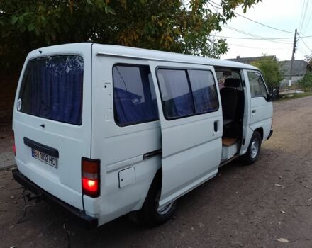 Белый Ниссан Урван, объемом двигателя 2.5 л и пробегом 111 тыс. км за 1700 $, фото 5 на Automoto.ua